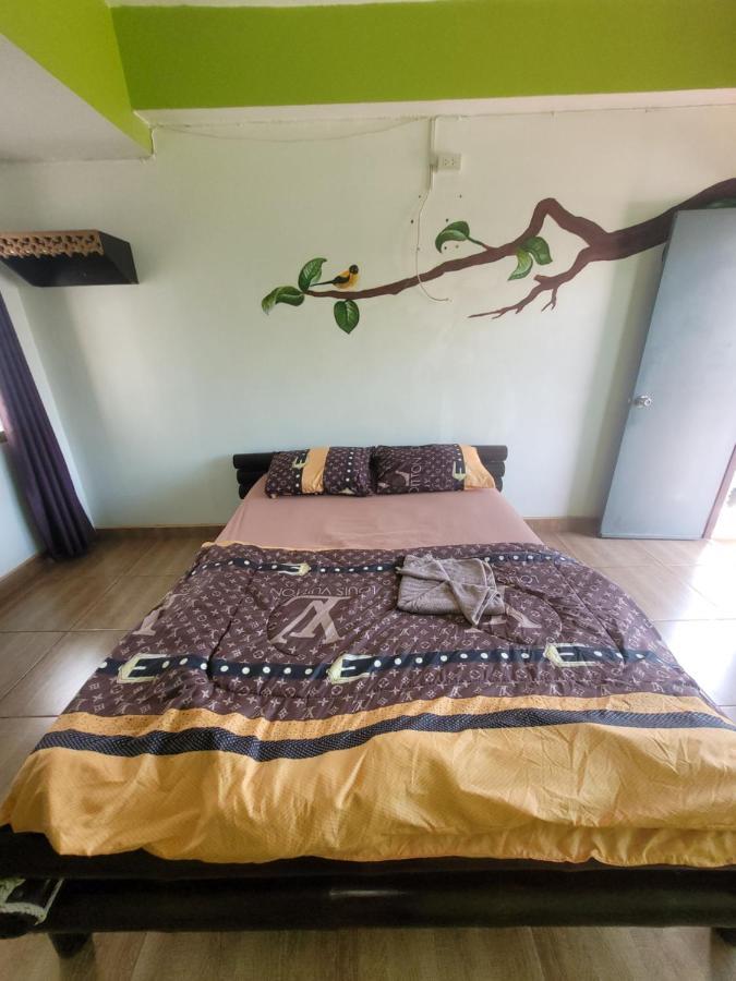 Psiloceye Weed Bar Restaurant & Guesthouse Csiangmaj Kültér fotó